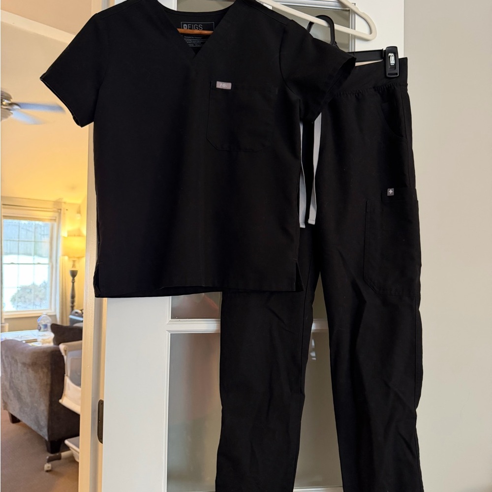 Figs Black Scrub Set